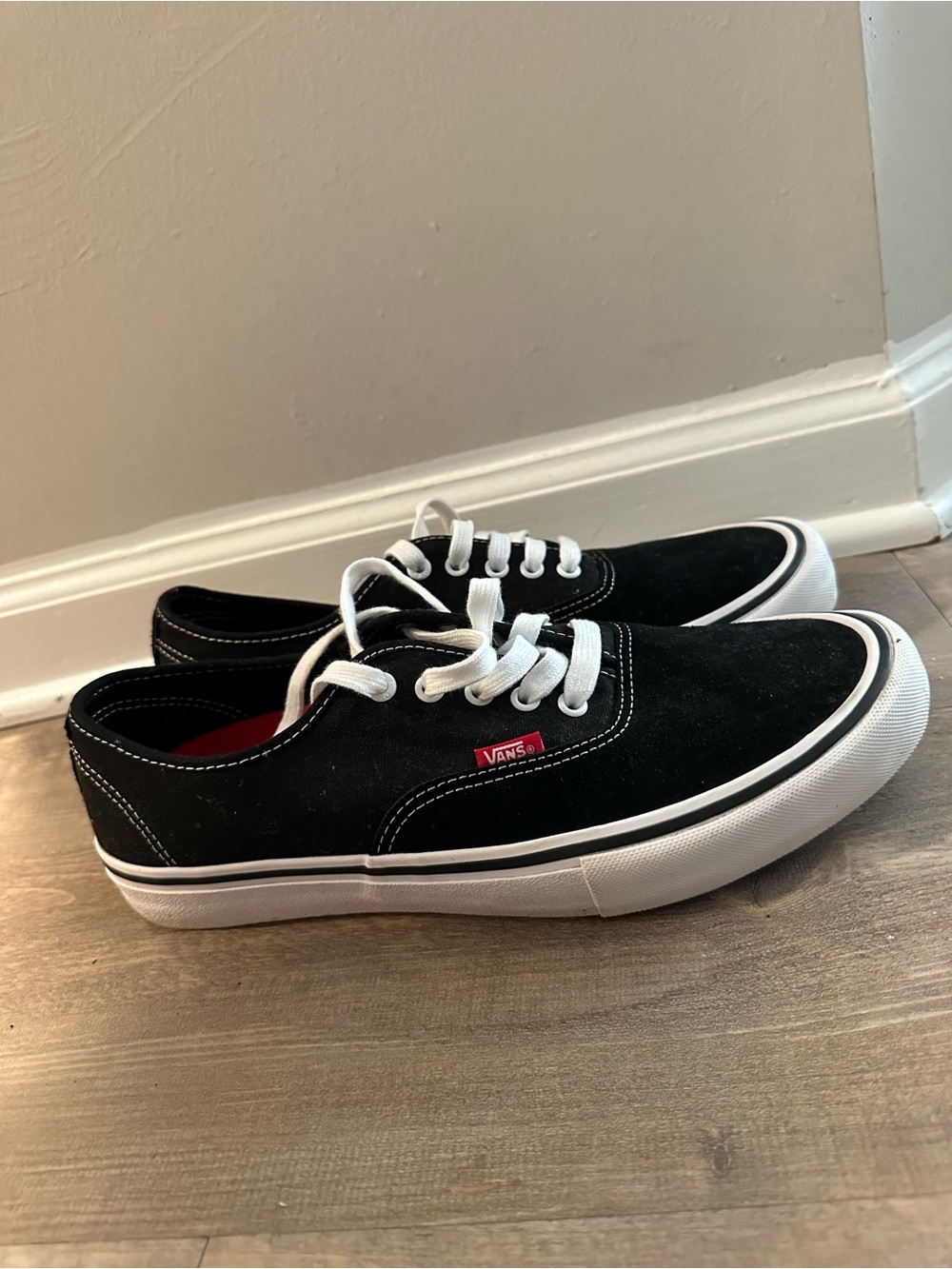 Vans Black Canvas Low-Top w/Black Velvet Trim